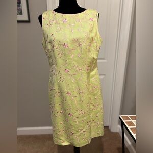 Sleeveless green dress with pink floral embroidery, 14P
